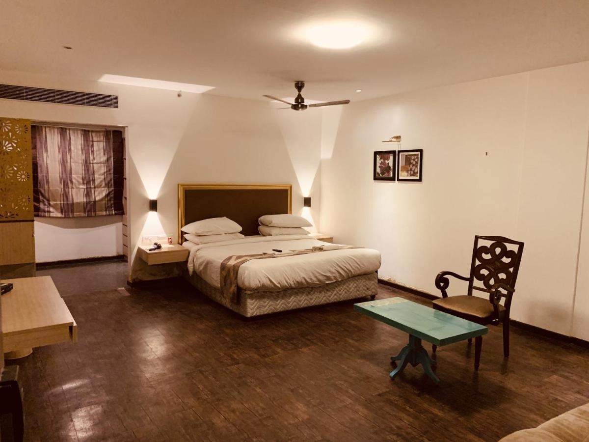 Hotel Sabareesh Park Maduráj Kültér fotó