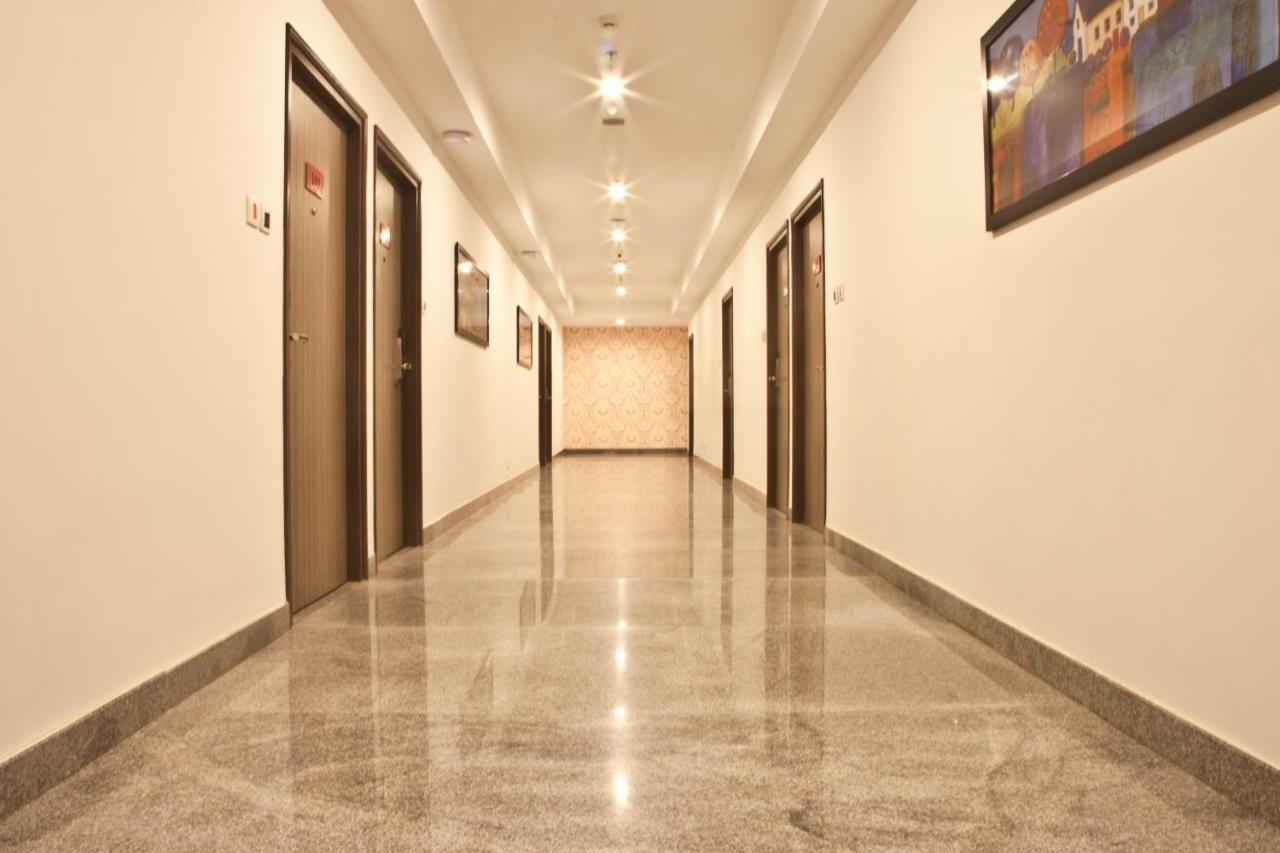 Hotel Sabareesh Park Maduráj Kültér fotó