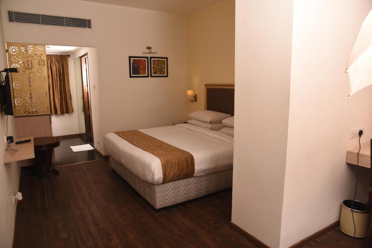 Hotel Sabareesh Park Maduráj Kültér fotó