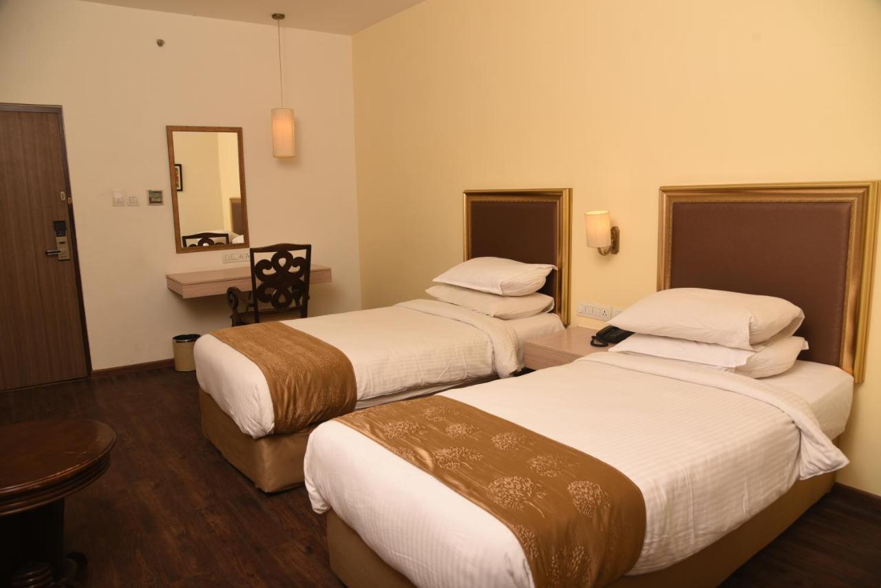 Hotel Sabareesh Park Maduráj Kültér fotó