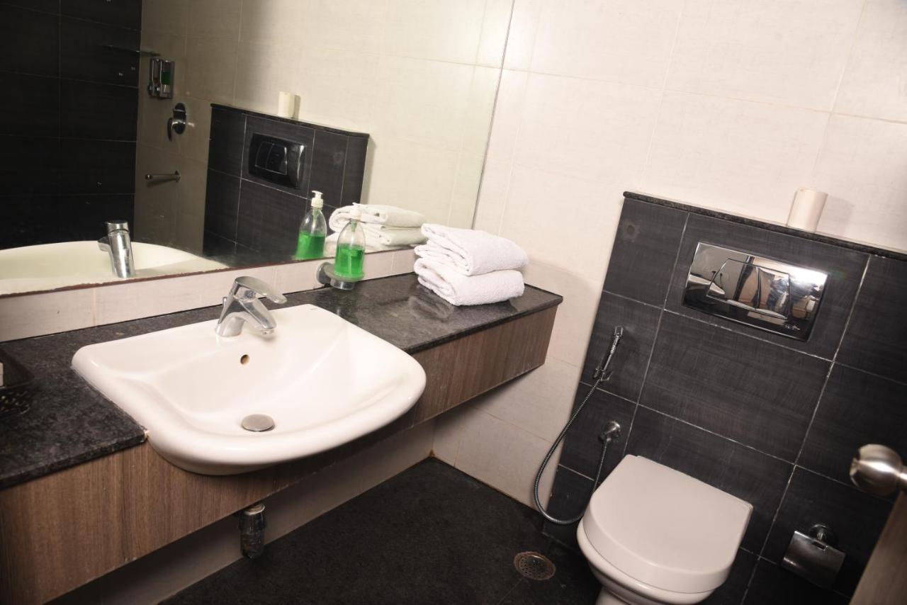 Hotel Sabareesh Park Maduráj Kültér fotó