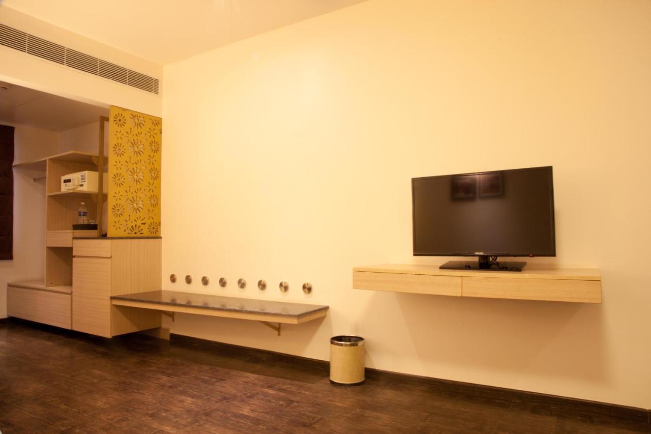 Hotel Sabareesh Park Maduráj Kültér fotó