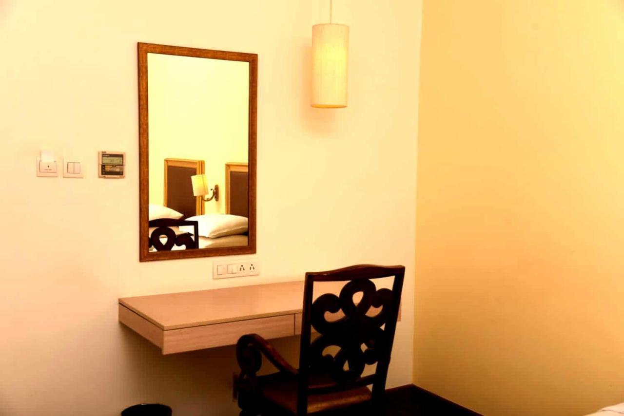 Hotel Sabareesh Park Maduráj Kültér fotó